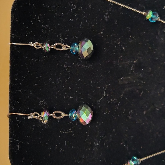 Lovely Iridescent Faceted Bead Necklace and Earrings Set - Picture 3 of 6